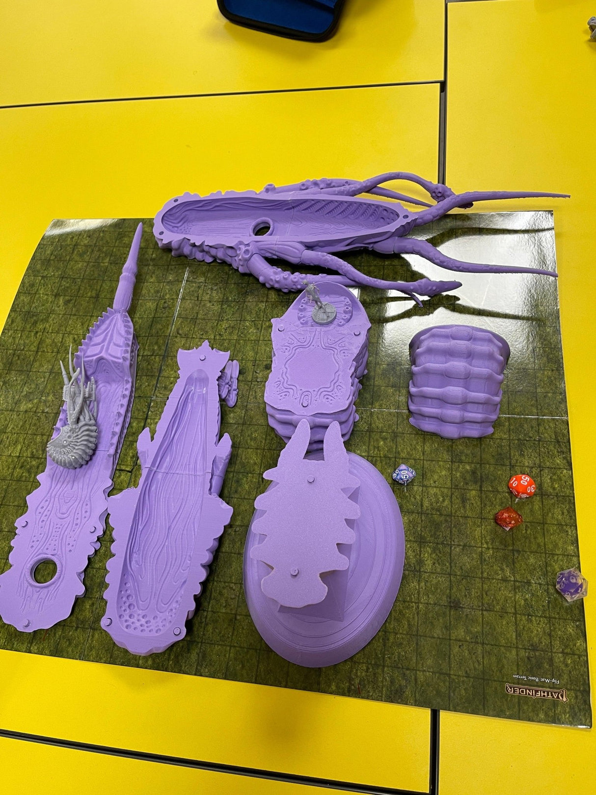 Nautiloid / Mind Flayer Spelljammer ship with multiple floors + tactical miniature - Mini Megastore